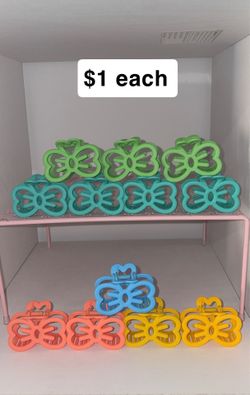 Hello kitty claw clips $1 each