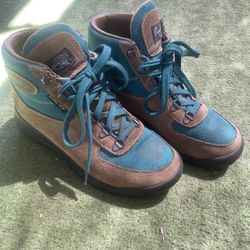 Women’s 8.5 Vasque Gortex Waterproof Hiking Boots