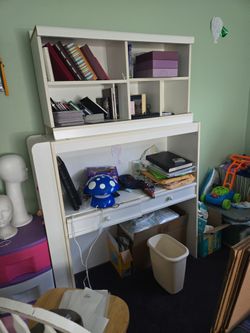 Selling Desk, Without the Contents 10 Dollars