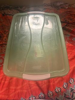 Rubbermaid container with lid