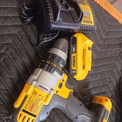 DEWALT drill 3 speeds, battery and new charger