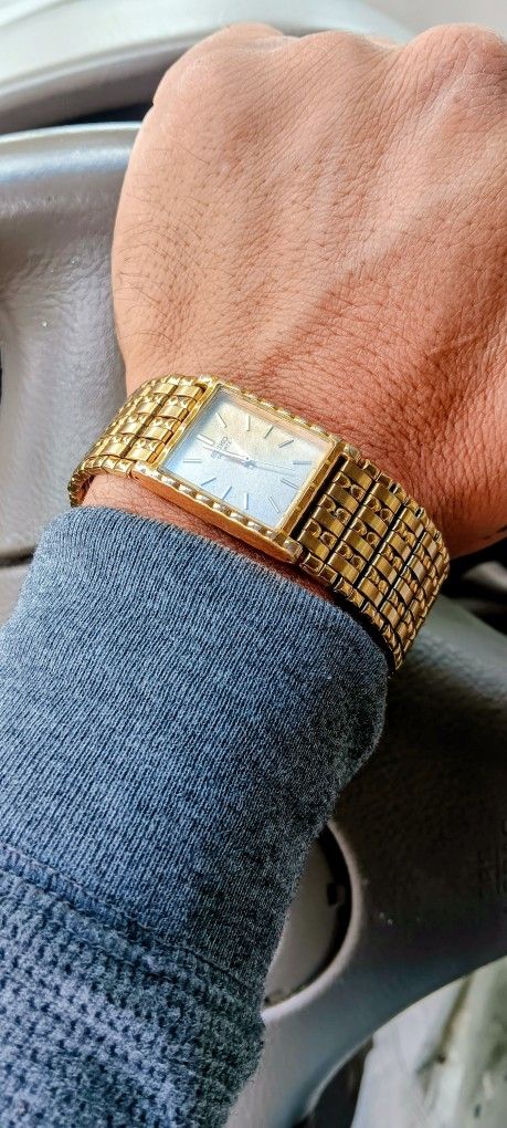 Seiko Quartz Tank Watch for Men
Vintage