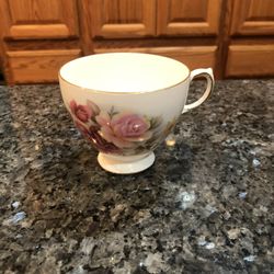 Vintage Queen Anne 8517 Floral Fine Bone China Tea Cup.  Preowned Excellent Condition 