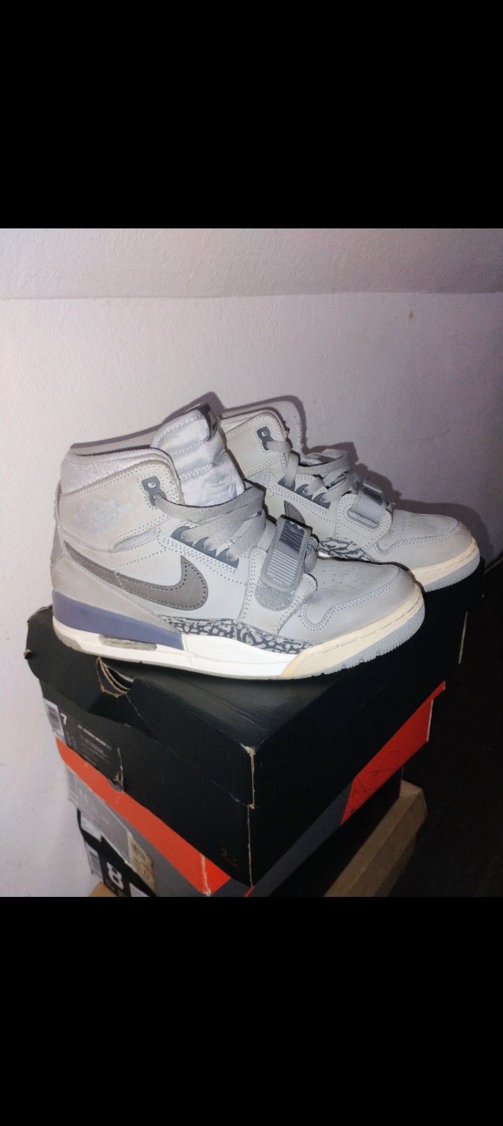 AIR JORDAN LEGACY SIZE 7 USED