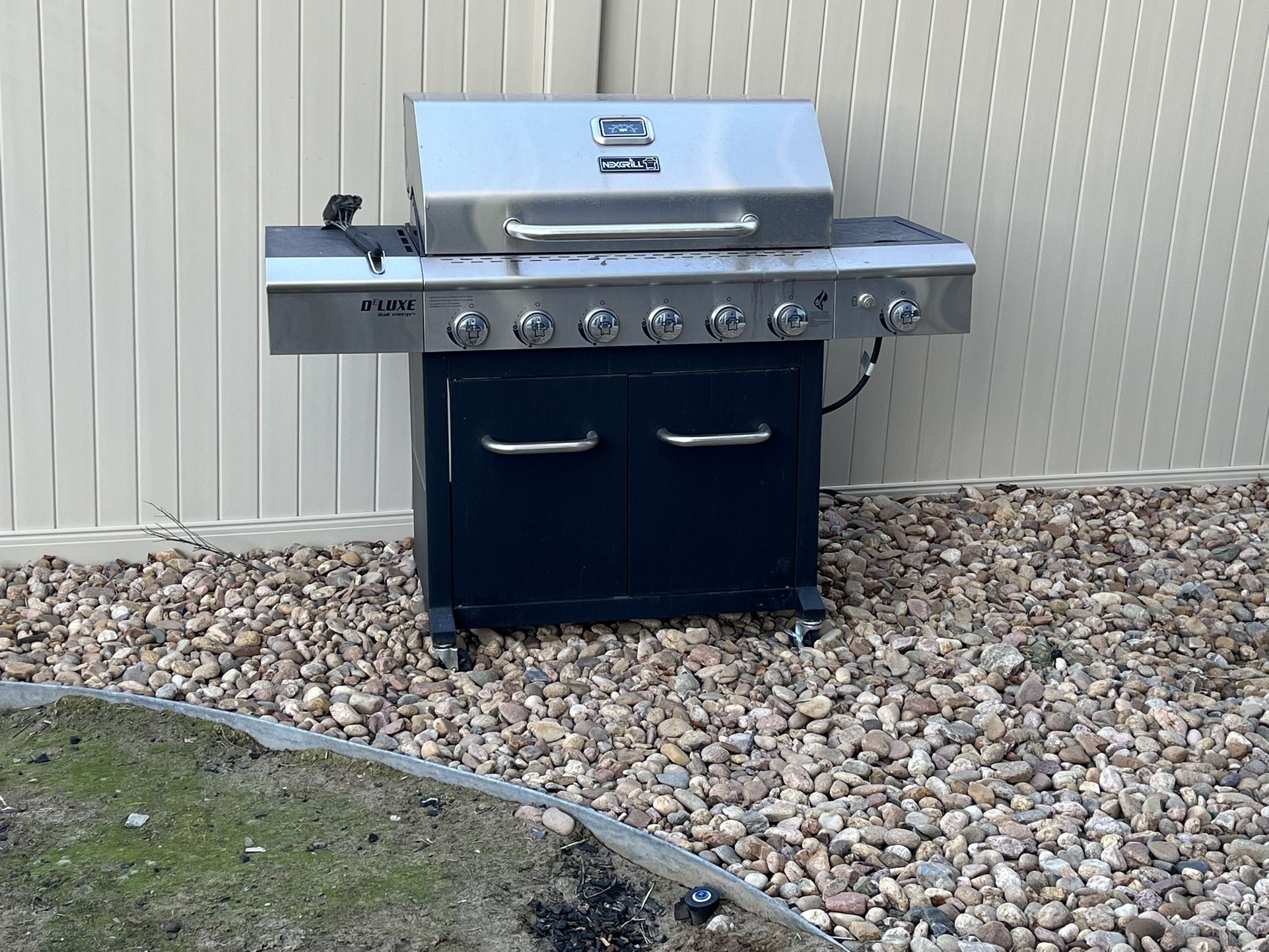 NEXGRILL 6 Burner Deluxe BBQ