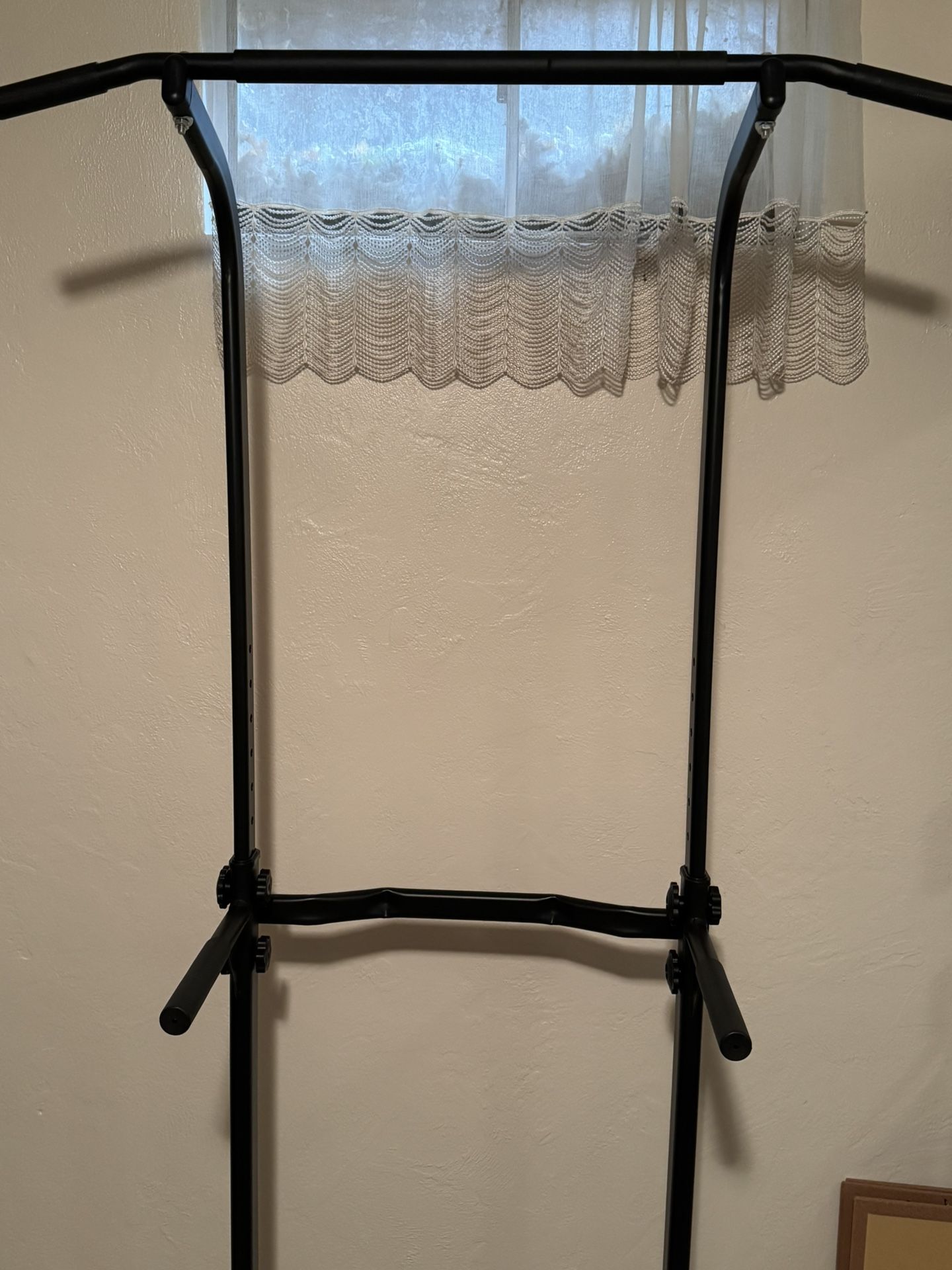 Pull Up And Dip Station