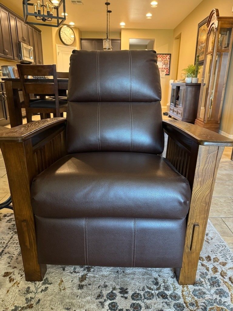 1 Year Old Ashley High-Leg Recliner 