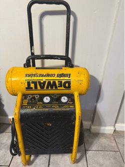 DEWALT emglo 1.8 hp 200psi 4.5 gallon tank air compressor