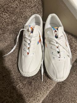 Woman’s shoes size 10