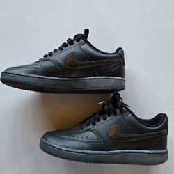 Nike Black Sneakers Sleek Design