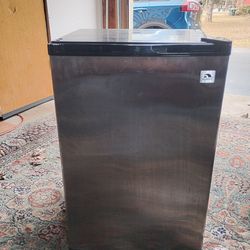 Igioo mini fridge
