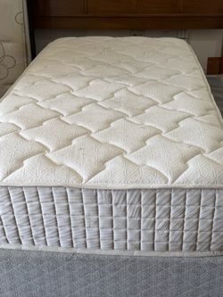 USED TWIN SIZE MATTRESS WITH BOX SPRING