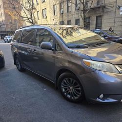 2011 Toyota Sienna