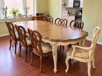 Vintage White Fine Furniture Dining Table + 8 Chairs – 102” Extended