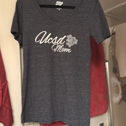 UCSD MOM - T-Shirt