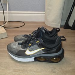 This is a Nike Air Max 2021 'Anthracite University Gold' 