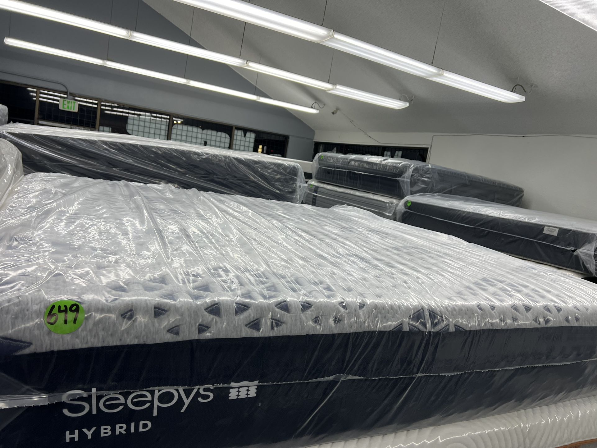 KING SIZE SLEEPYS HYBRID MATTRESS & BOX SPRINGS BED SET