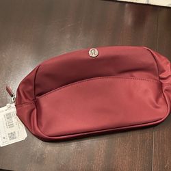 Lululemon  City essentials Pouch