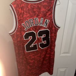 BAPE x Bulls red camouflage jersey size L