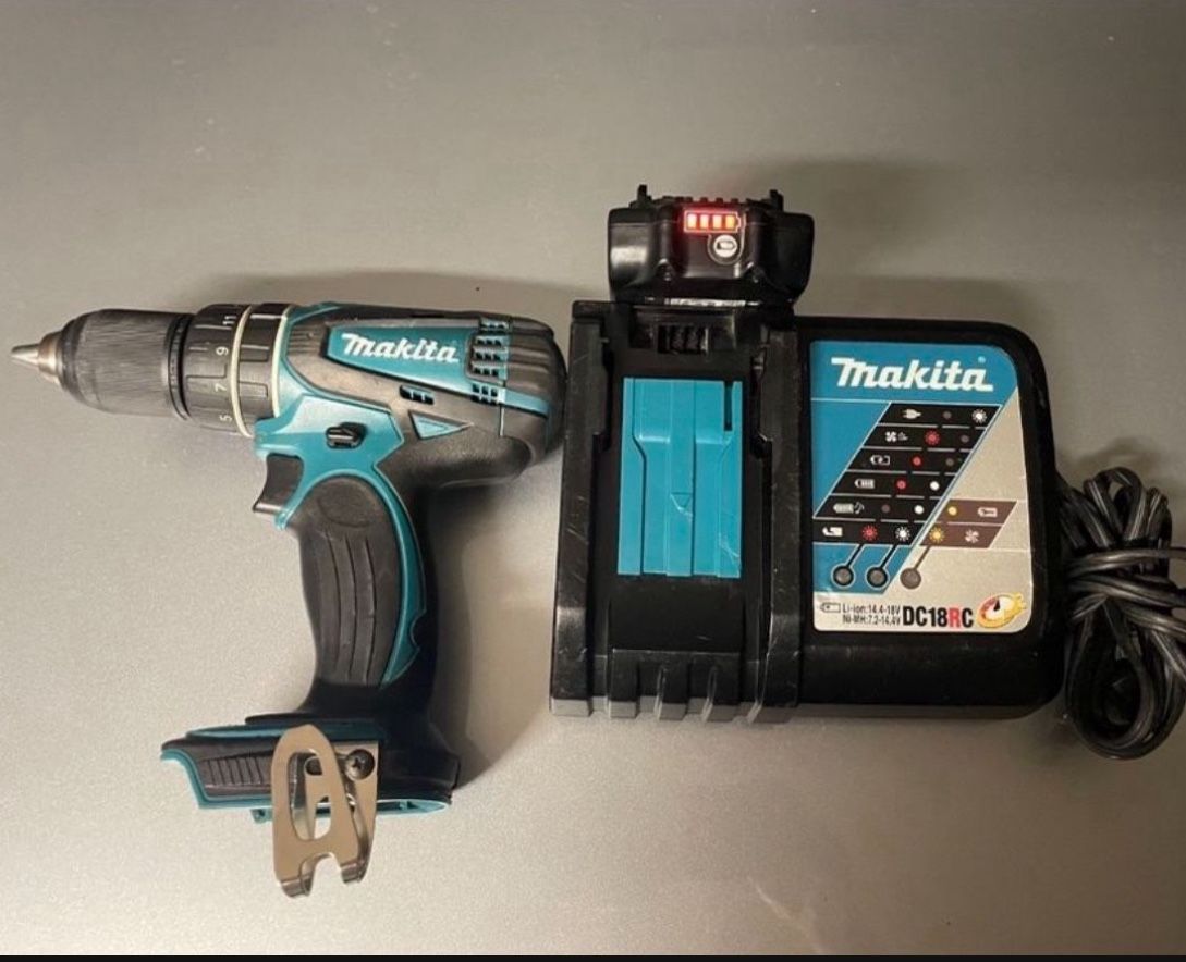 Makita DC18RD Double charger with 18v Battery