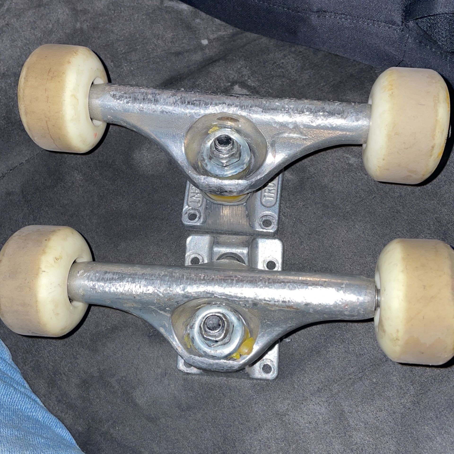 Thunder Trucks With Bones 100 Ringers 51mm Yellow & White Skateboard Wheels