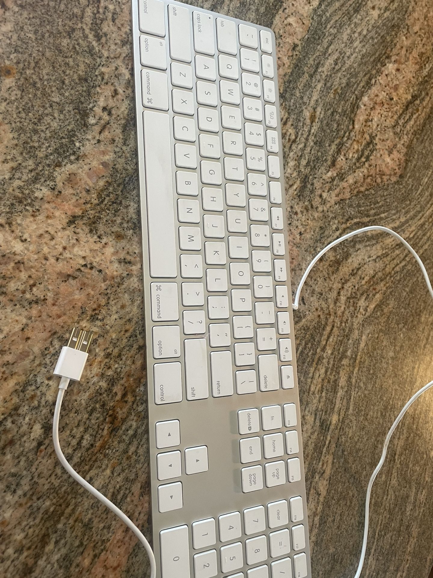 *BEST OFFER* MAC Keyboard 