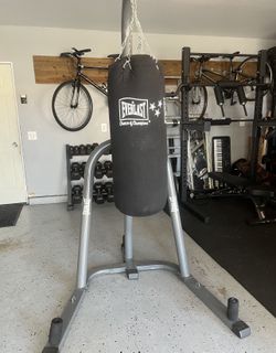 everlast punching bag with stance