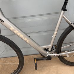 Large Trek Verve 3 