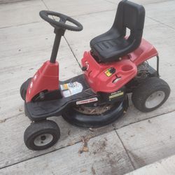 Tractor. Muy Bueno.   Para Su Yarda. 