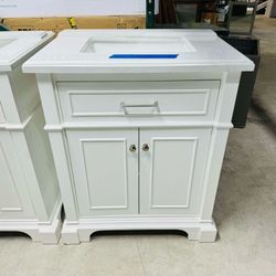 Brand New 30 in. W x 22 in. D Single Sink Bath Vanity in White with White Marble Top $489  