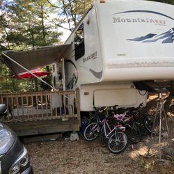 2005 Fifth Wheel Camper 