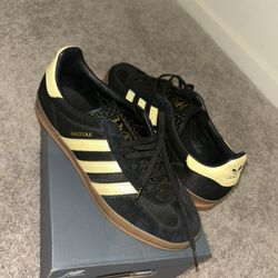 adidas Gazelle Indoor Black Almost Yellow Gum