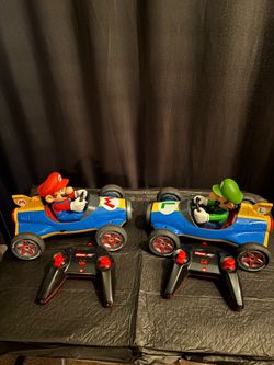 Mario And Luigi RC Official Licensed Karts Mach 8  1: 18 Scale 2.4 Ghz USED