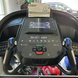 Horizon 7.4 Treadmill 