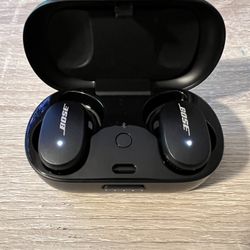 NIB Bose QuietComfort Noise Cancelling Earbuds Wireless Bluetooth Triple Black
