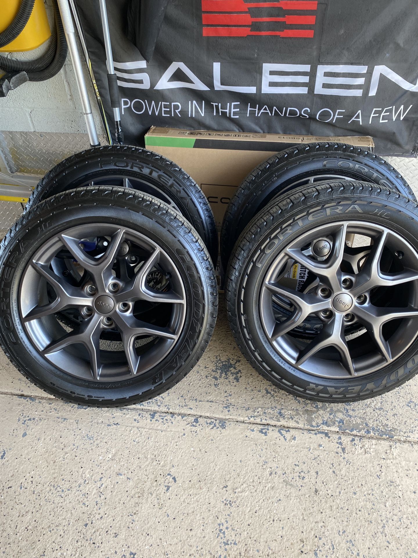 20 Jeep grand Cherokee Limited X Wheels With New Tires