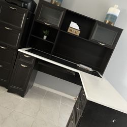 Desk Working Area Must Go Asap