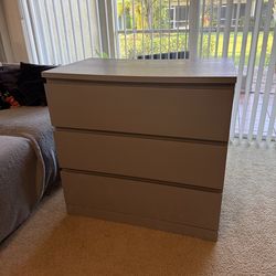 Chest of drawers (new)