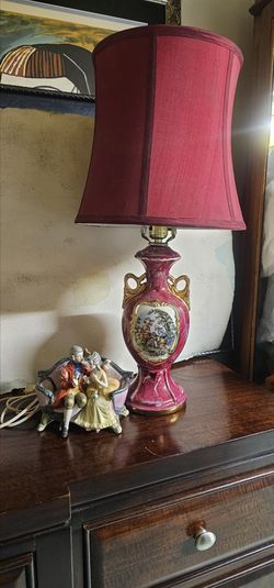 Vintage Mid Century George & Martha Washington Porcelain Ceramic Table Lamp w figurines