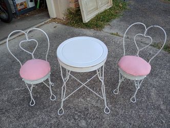Vintage Wrought Iron Doll Ice Cream Parlor Table and Chairs *40.00 Firm*