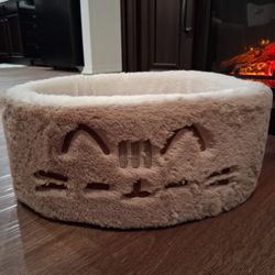 Cat Bed And Bowls 