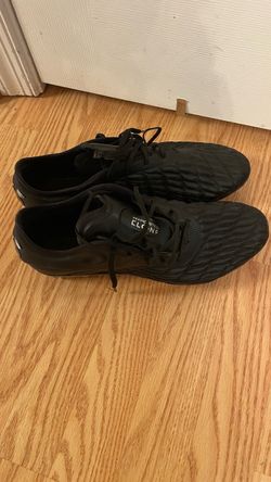 NEW Under Armour soccer cleats 9.5