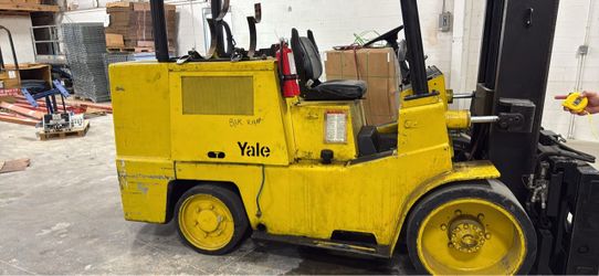 Gas and Electric Forklift Multiple. Taking offer