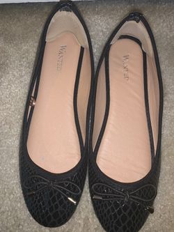 Black snakeskin flat shoes