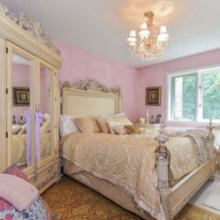 Queen Bedroom Set