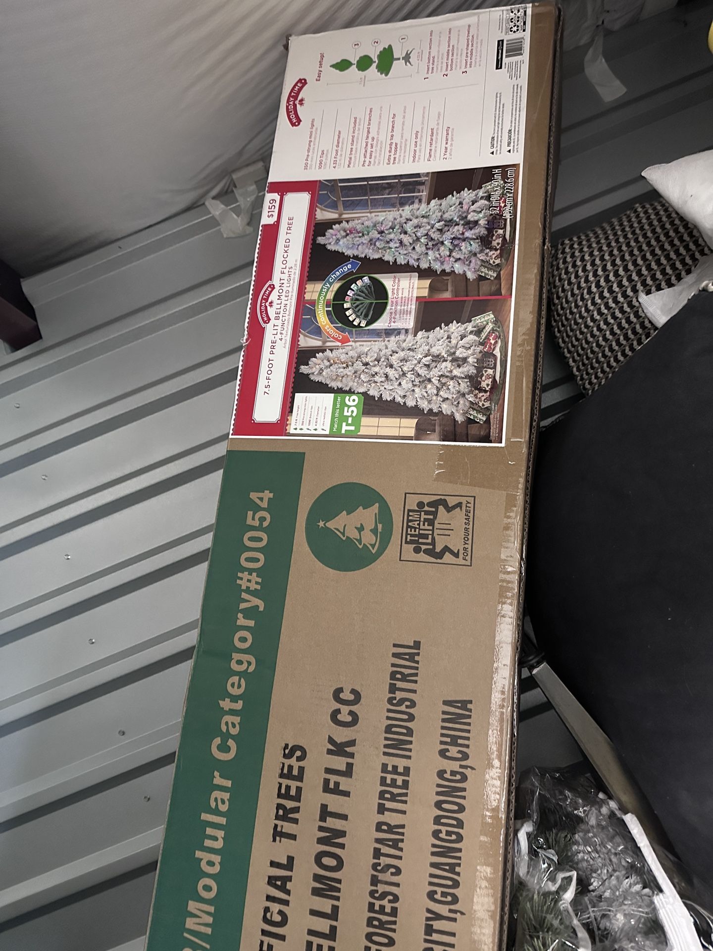 White Flocked 7.5 Prelit Christmas Tree for Sale in Woodinville, WA