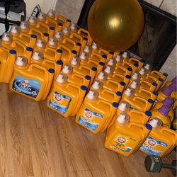 Laundry detergent oxyclean