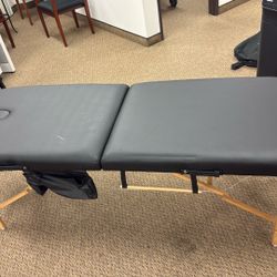 Portable Massage Table with Carrying Case – Excellent Condition