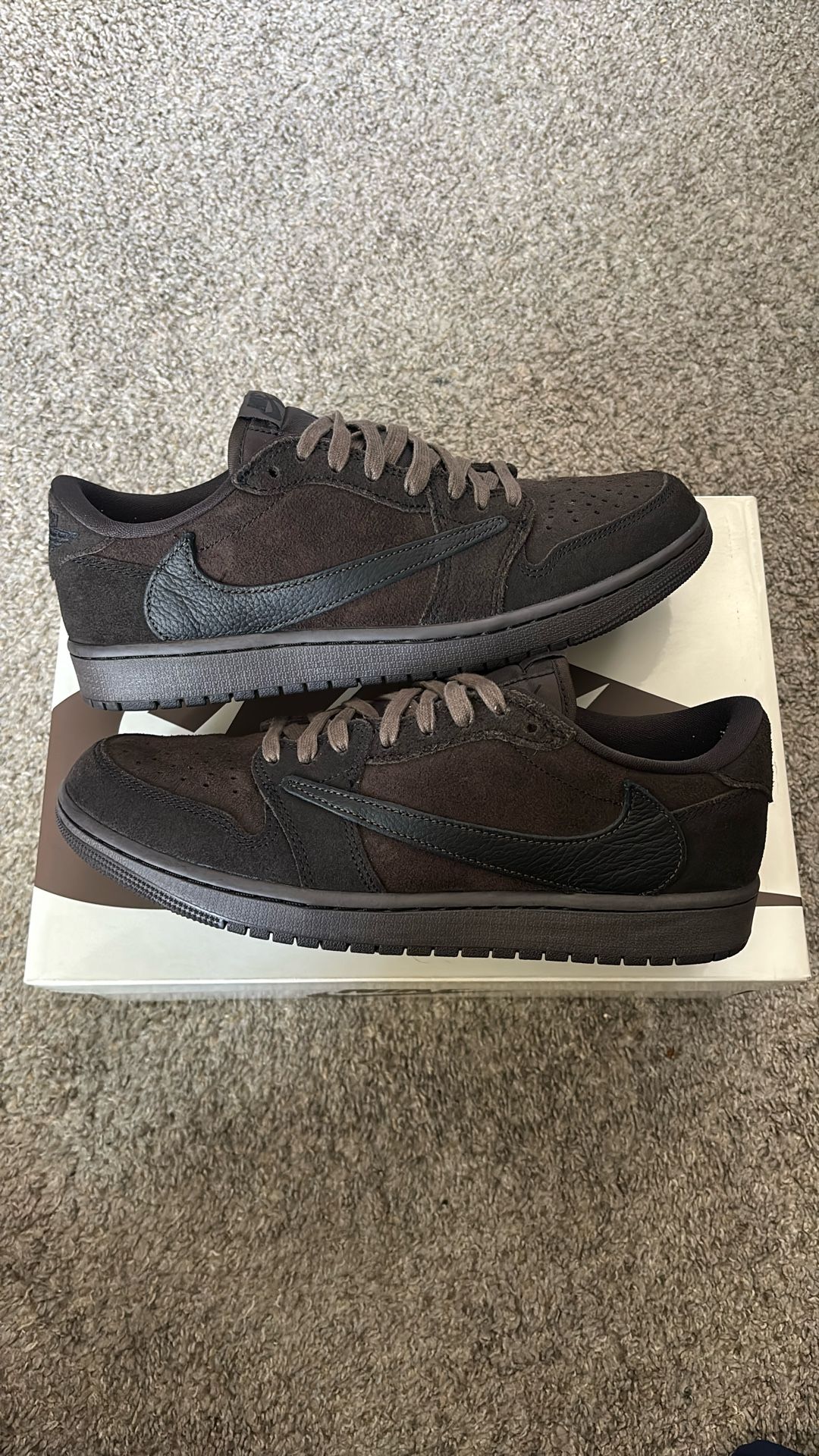 Travis Scott Jordan 1 Velvet