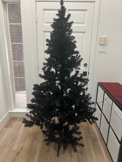 Pre lit Christmas tree